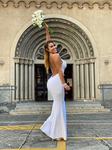 Brazilian lingerie model marries herself for self